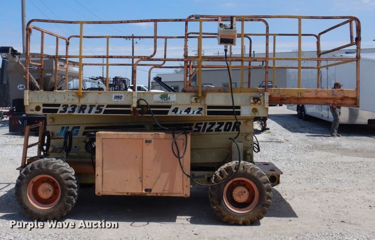 image for item DP5432 1997 JLG 33RTS  scissor lift