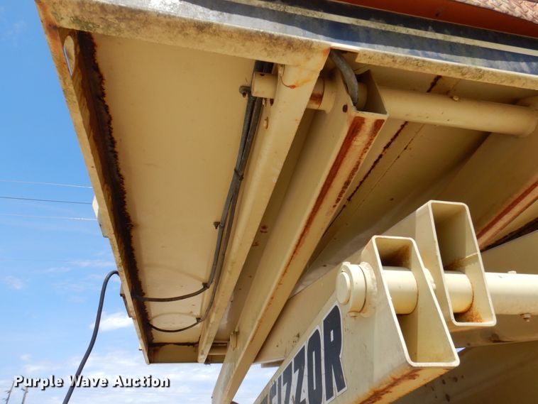 image for item DP5432 1997 JLG 33RTS  scissor lift