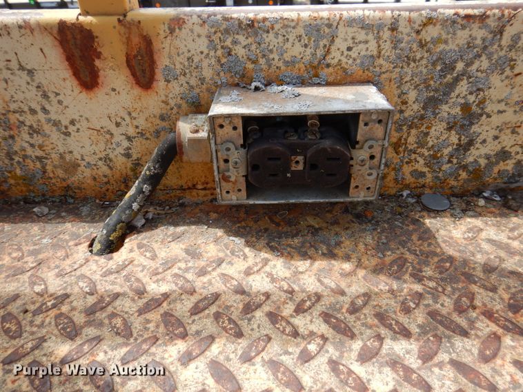 image for item DP5432 1997 JLG 33RTS  scissor lift