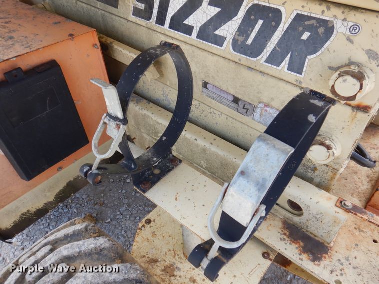 image for item DP5432 1997 JLG 33RTS  scissor lift