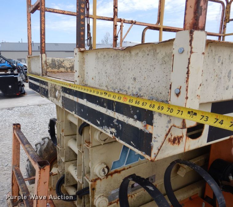 image for item DP5432 1997 JLG 33RTS  scissor lift
