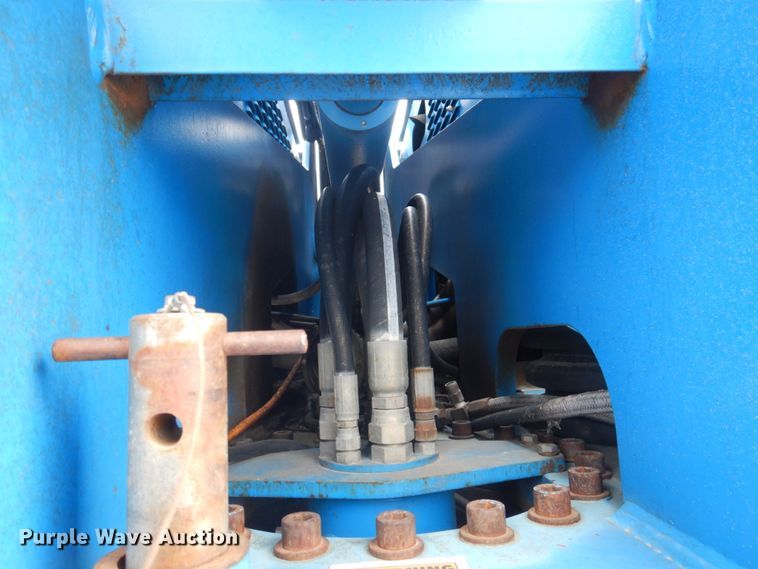 image for item DP5438 1998 Genie S40  boom lift