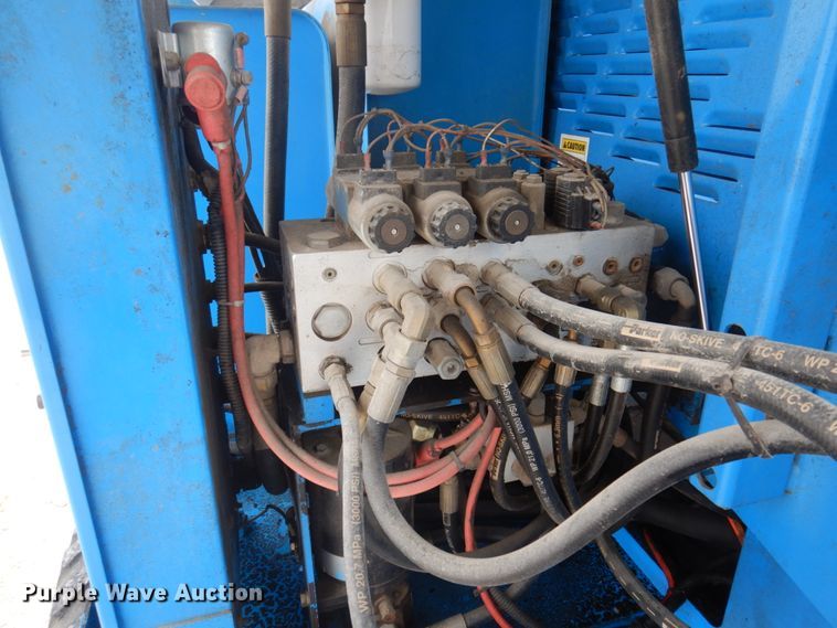 image for item DP5438 1998 Genie S40  boom lift