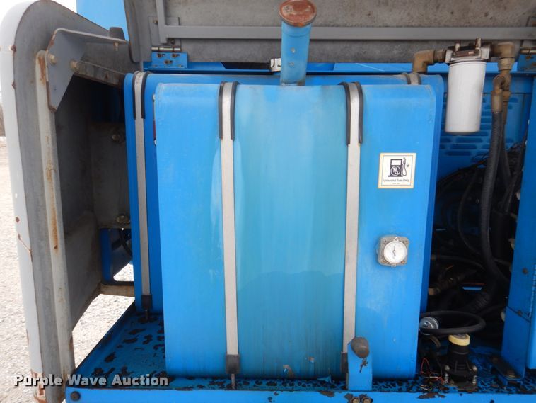 image for item DP5438 1998 Genie S40  boom lift