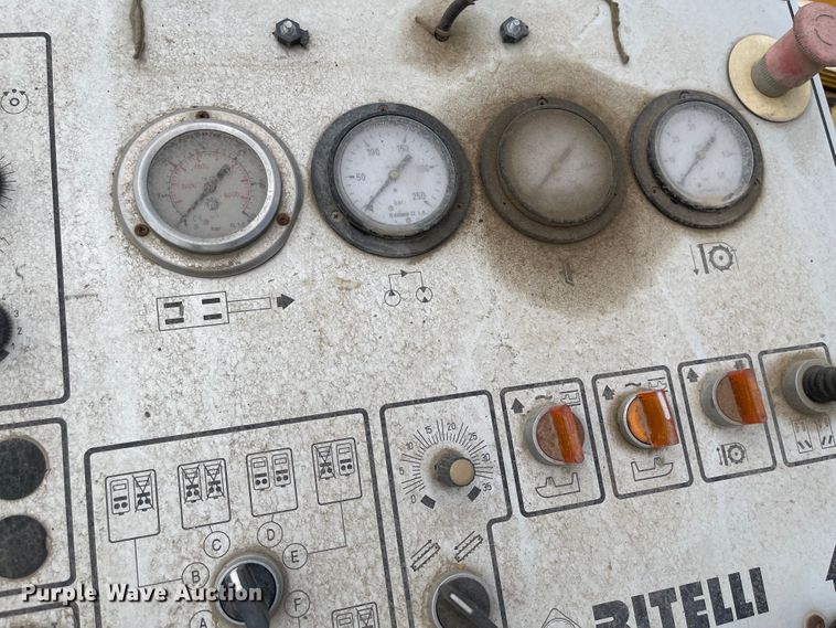 image for item FV9485 1999 Caterpillar PM-200  milling machine