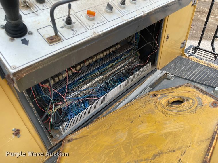 image for item FV9485 1999 Caterpillar PM-200  milling machine