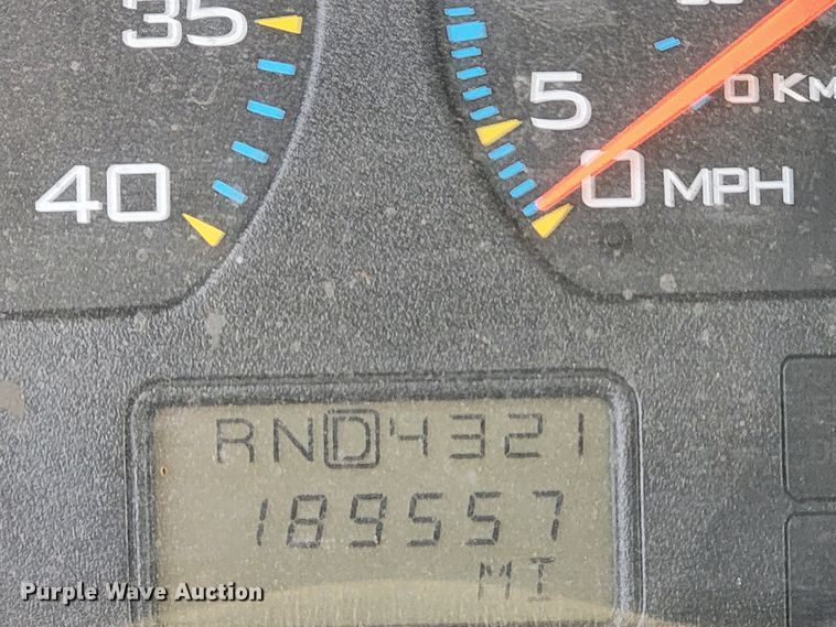 image for item HF9339 2005 International 7400  bucket truck