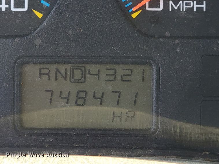 image for item HF9339 2005 International 7400  bucket truck