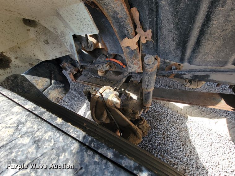 image for item HF9339 2005 International 7400  bucket truck