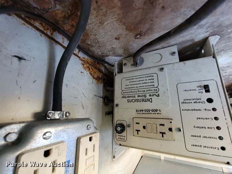 image for item HF9339 2005 International 7400  bucket truck