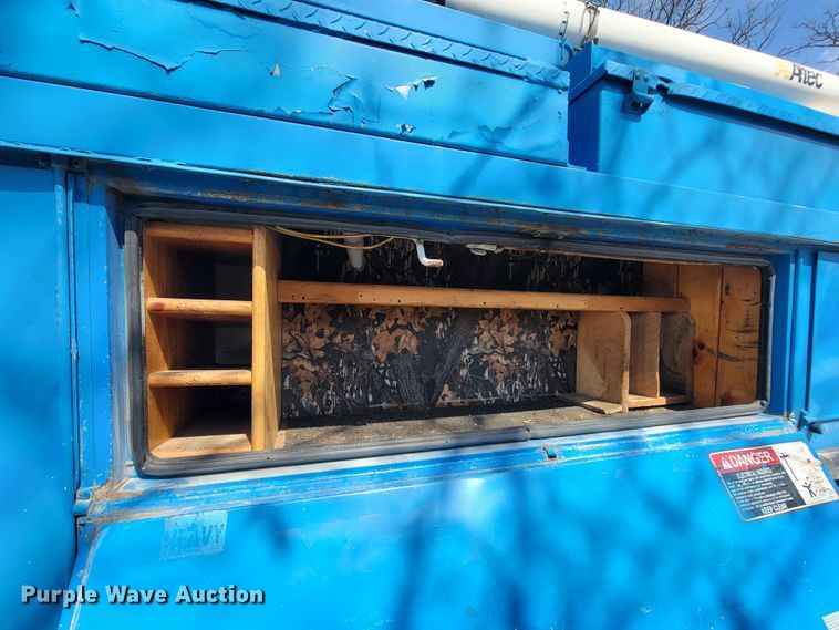 image for item HF9339 2005 International 7400  bucket truck