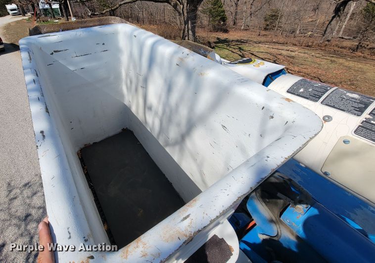 image for item HF9339 2005 International 7400  bucket truck