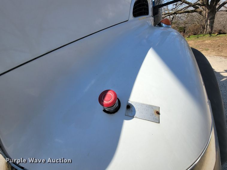 image for item HF9339 2005 International 7400  bucket truck