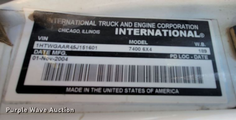 image for item HF9339 2005 International 7400  bucket truck