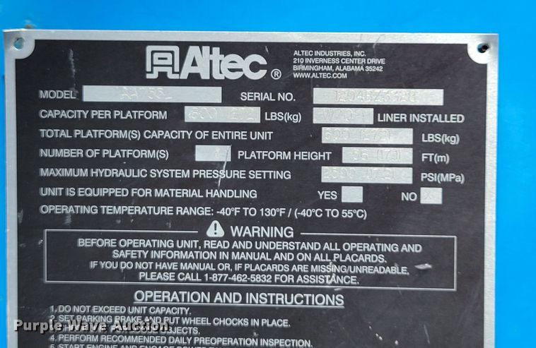 image for item HF9339 2005 International 7400  bucket truck