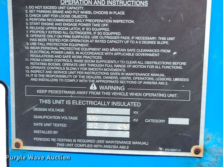 image for item HF9339 2005 International 7400  bucket truck