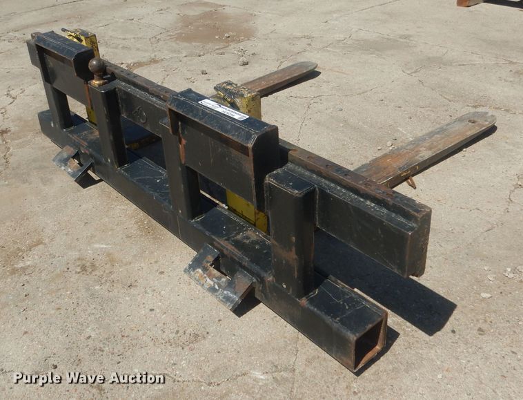 image for item HU9398 4'L skid steer forks