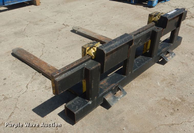 image for item HU9398 4'L skid steer forks