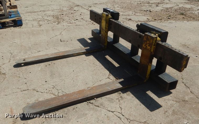 image for item HU9398 4'L skid steer forks