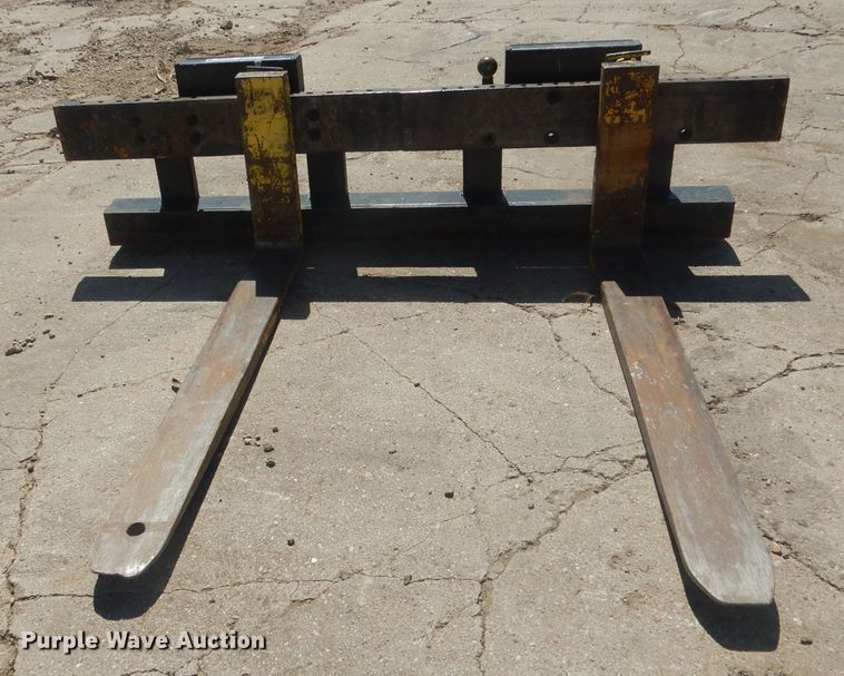 image for item HU9398 4'L skid steer forks
