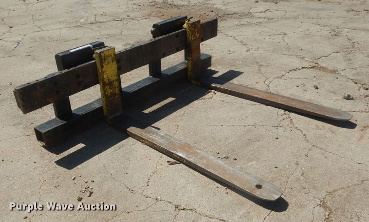 image for item HU9398 4'L skid steer forks