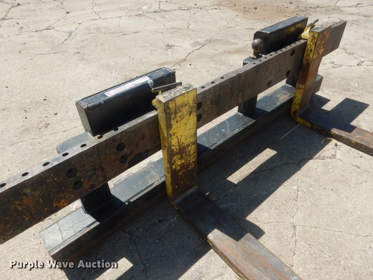 image for item HU9398 4'L skid steer forks