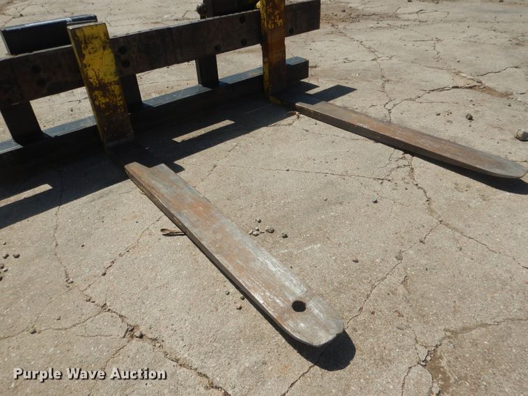 image for item HU9398 4'L skid steer forks