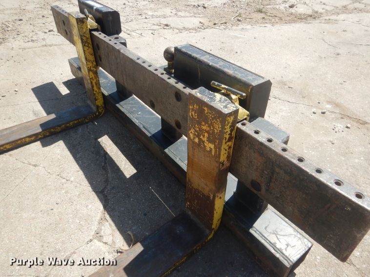 image for item HU9398 4'L skid steer forks