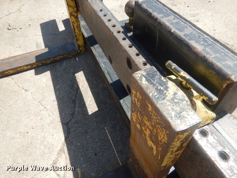 image for item HU9398 4'L skid steer forks