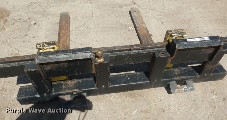 image for item HU9398 4'L skid steer forks