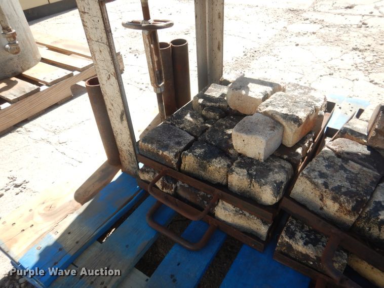 image for item HU9399 (2) forges