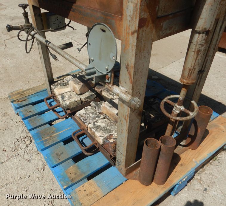 image for item HU9399 (2) forges