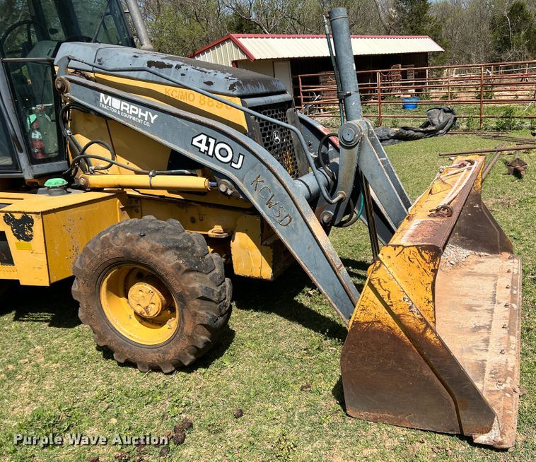 image for item IG9421 2010 John Deere 410J  backhoe