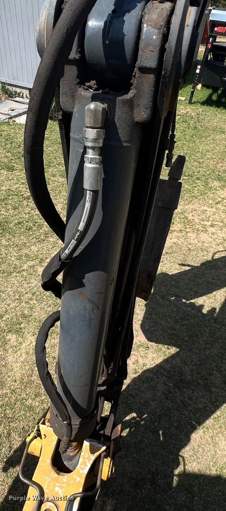 image for item IG9421 2010 John Deere 410J  backhoe