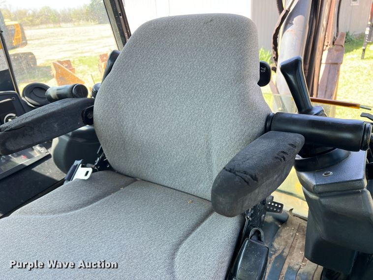 image for item IG9421 2010 John Deere 410J  backhoe