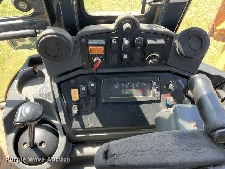 image for item IG9421 2010 John Deere 410J  backhoe