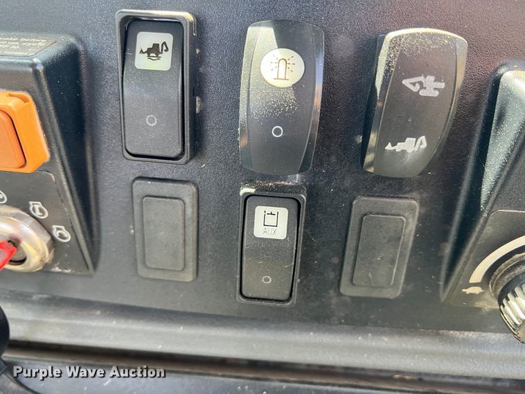 image for item IG9421 2010 John Deere 410J  backhoe