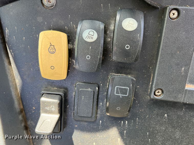 image for item IG9421 2010 John Deere 410J  backhoe