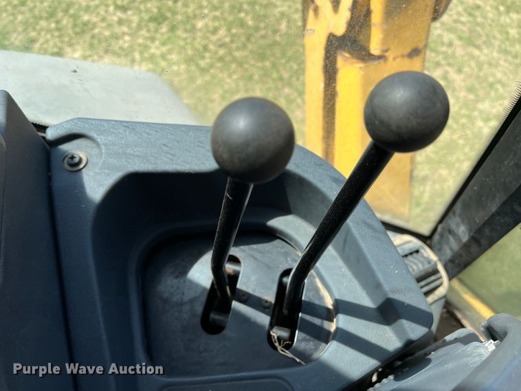 image for item IG9421 2010 John Deere 410J  backhoe