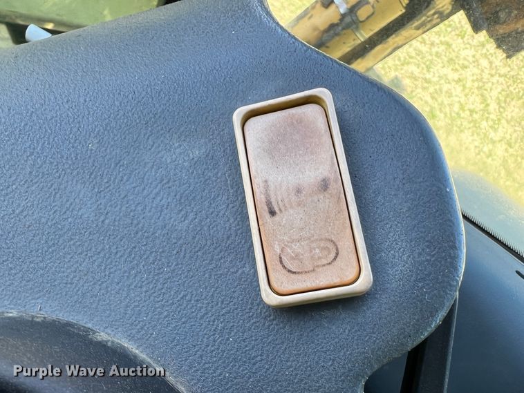 image for item IG9421 2010 John Deere 410J  backhoe