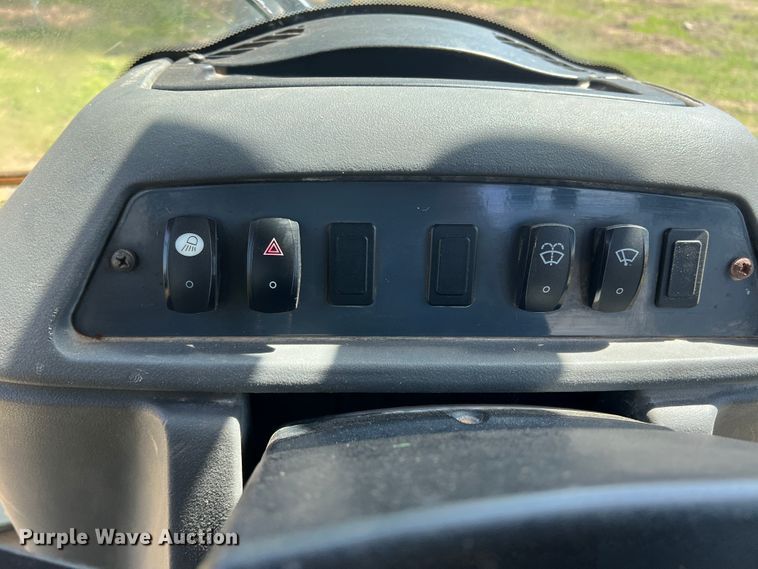 image for item IG9421 2010 John Deere 410J  backhoe