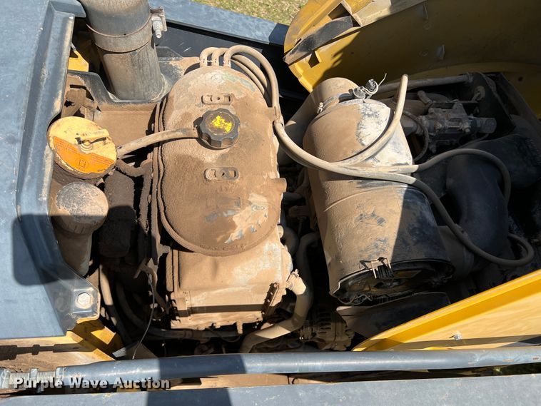 image for item IG9421 2010 John Deere 410J  backhoe