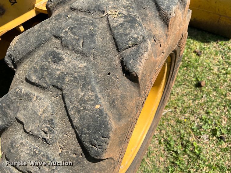 image for item IG9421 2010 John Deere 410J  backhoe