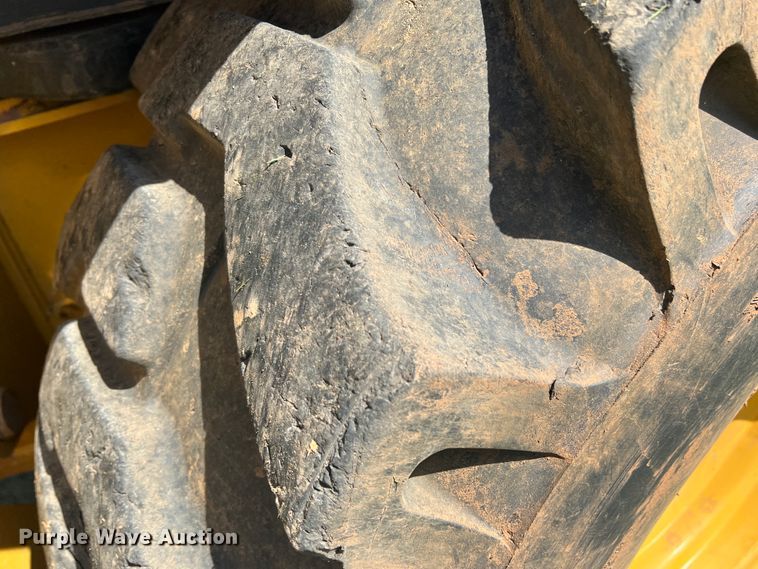 image for item IG9421 2010 John Deere 410J  backhoe