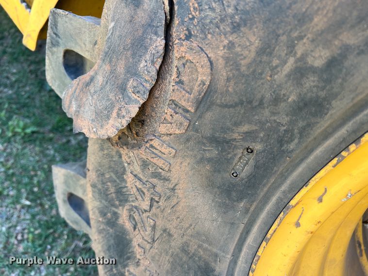 image for item IG9421 2010 John Deere 410J  backhoe