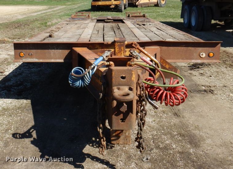 image for item IM9946 2000 Dyna Weld  equipment trailer