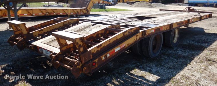 image for item IM9946 2000 Dyna Weld  equipment trailer