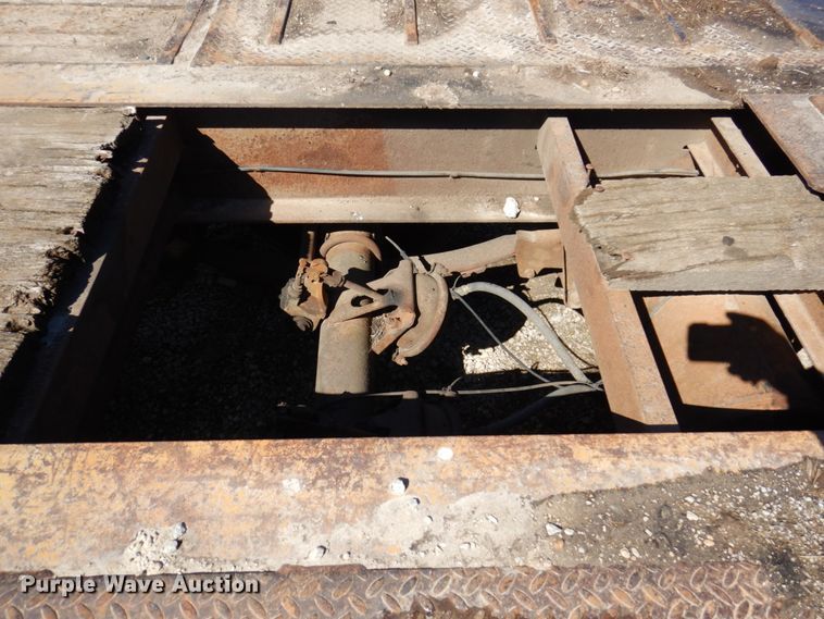 image for item IM9946 2000 Dyna Weld  equipment trailer