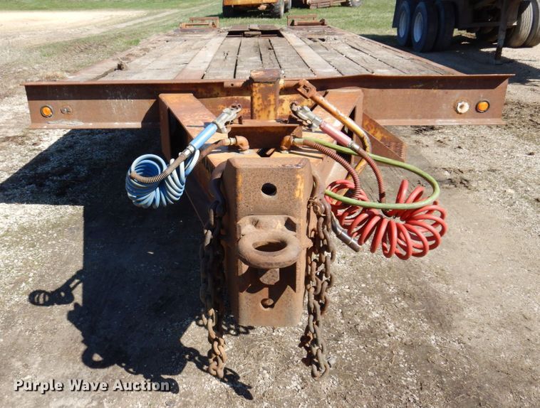 image for item IM9946 2000 Dyna Weld  equipment trailer