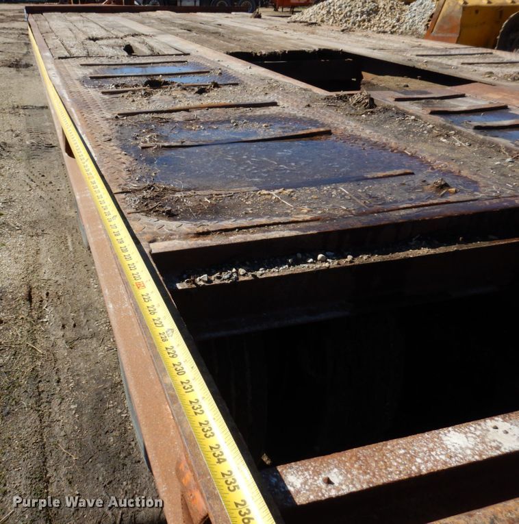 image for item IM9946 2000 Dyna Weld  equipment trailer